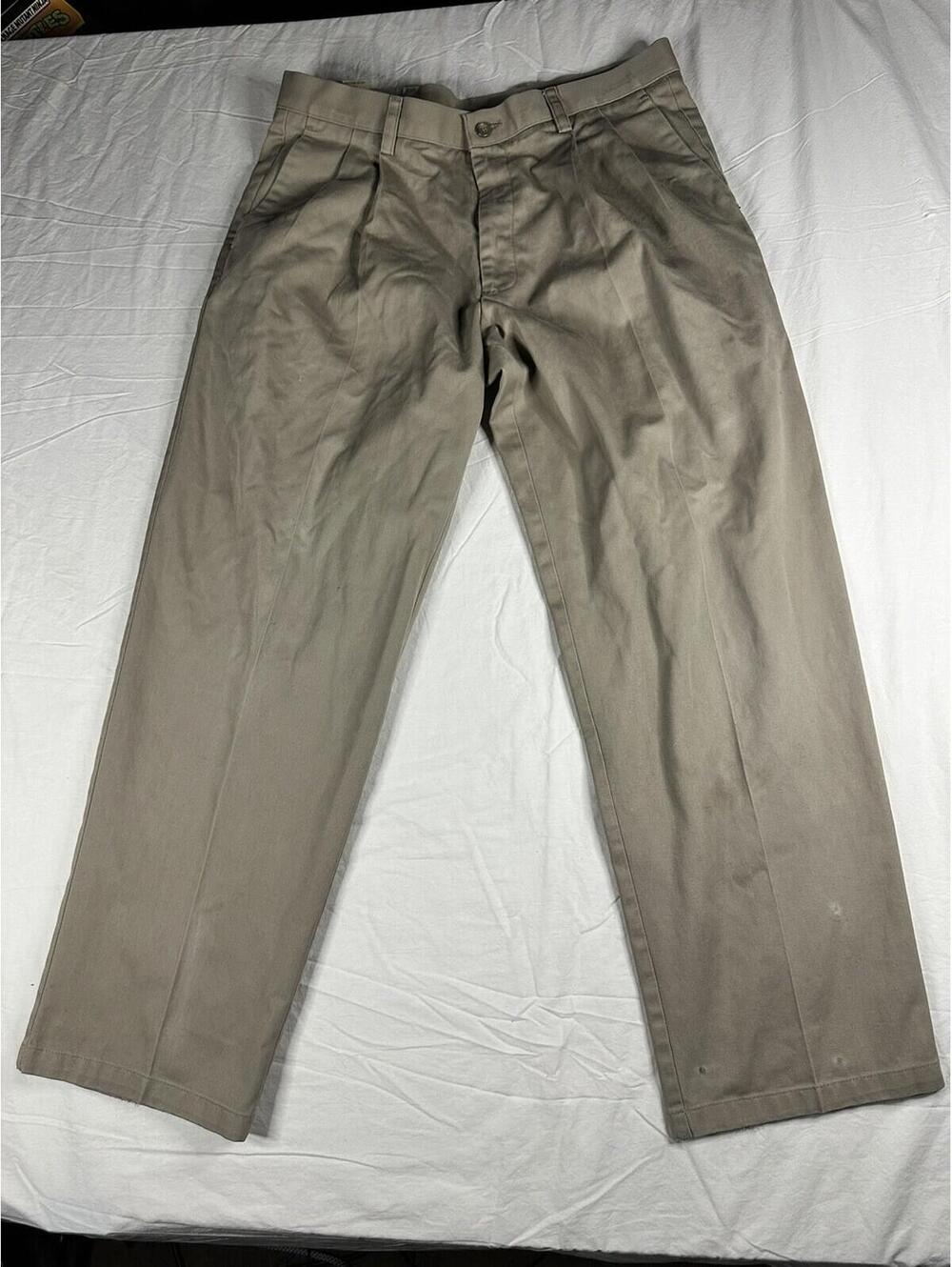 👖 Dockers Pleated Khaki Pants W34 L30 Classic Fit 👖